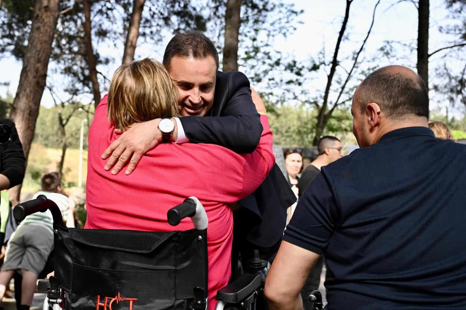 Başkan Akın, Engelleri Aşan Desteklerle Toplumun Yanında Olmaya Devam Ediyor