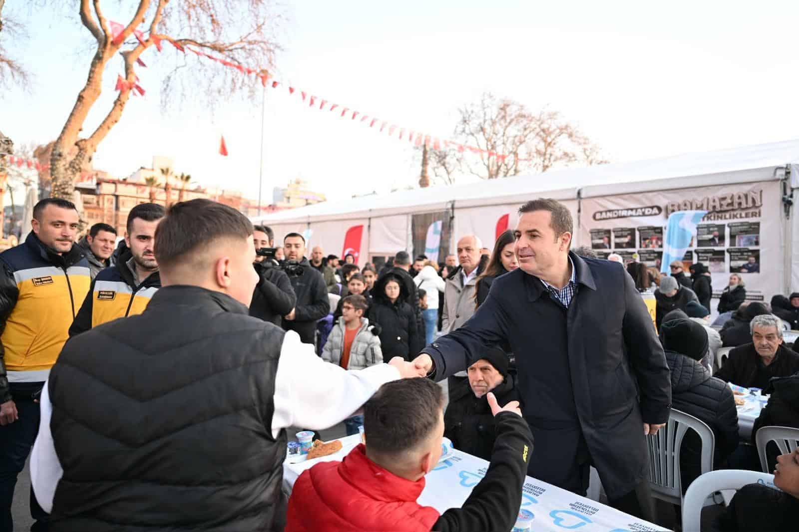 Başkan Ahmet Akın, Ramazan Coşkusunu Bandırma’daki İftar Sofrasında Paylaştı