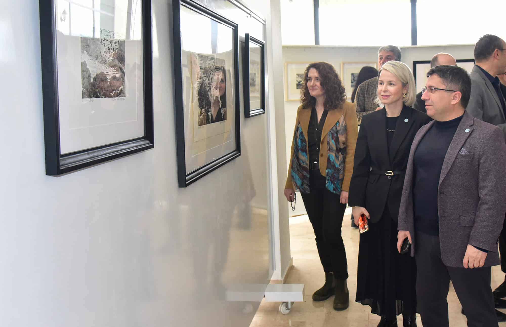 Balıkesir Üniversitesi Güzel Sanatlar Fakültesi'nde Doğa Temalı 'Yeryüzü Günlüğü' Sergisi Ziyarete Açıldı