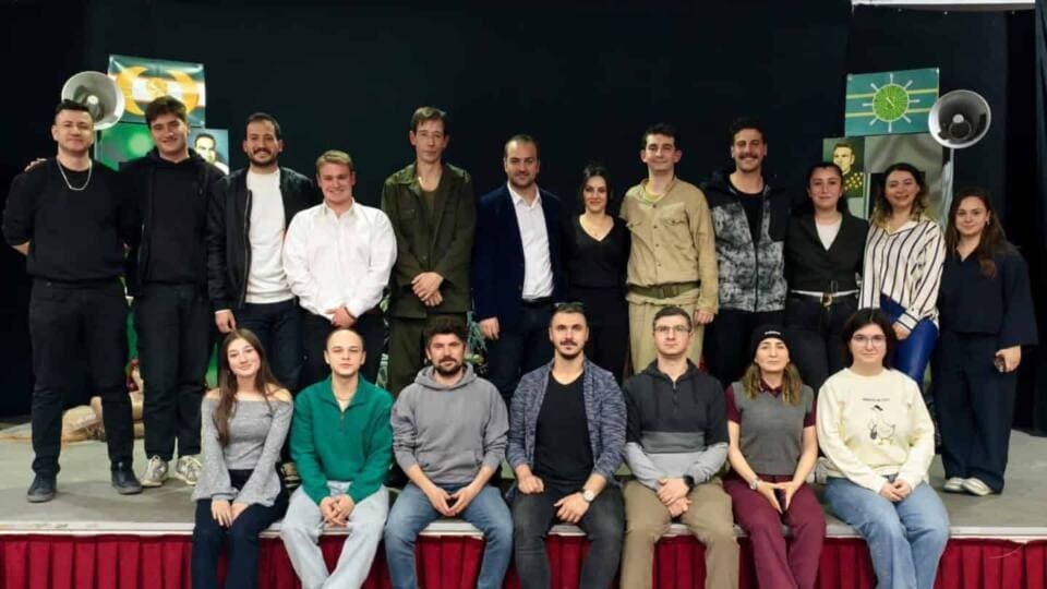 Burhaniye Belediyesi Kent Tiyatrosu, Dünya Tiyatro Günü’nde Dört Oyunla Sahnedeydi