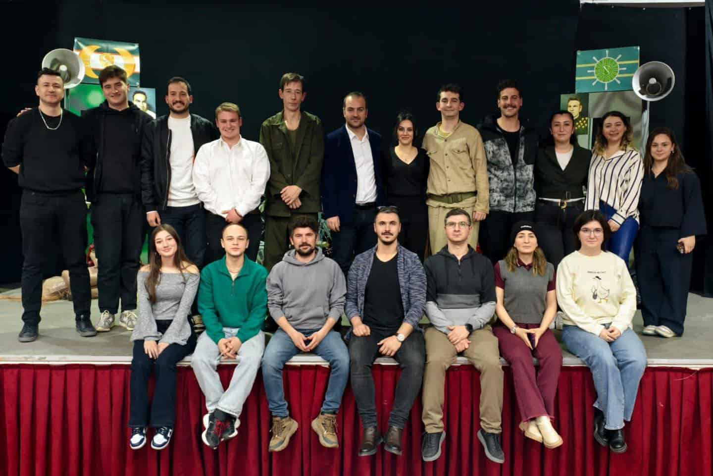 Burhaniye Belediyesi Kent Tiyatrosu, Dünya Tiyatro Günü’nde Dört Oyunla Sahnedeydi