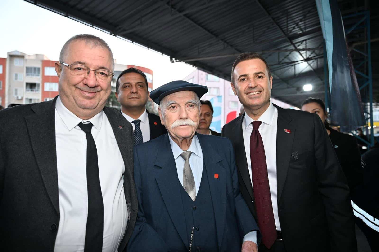 Balıkesir Büyükşehir Belediye Başkanı Akın, Edremit’te Vatandaşlarla İftar Yemeğinde Buluştu