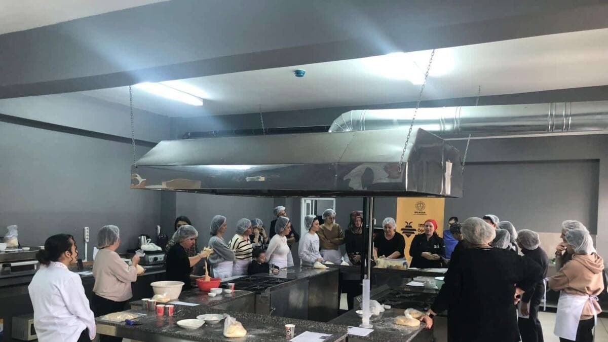 Gastronomi Akademisi'nde Dursunbey Kabaklı Ekmeği Atölyesi Öğretmenlerle Buluştu