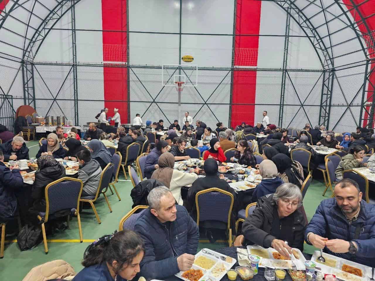 Balıkesir’de Ramazan İftarında Eğitim Topluluğu Birlik ve Dayanışma Sergiledi