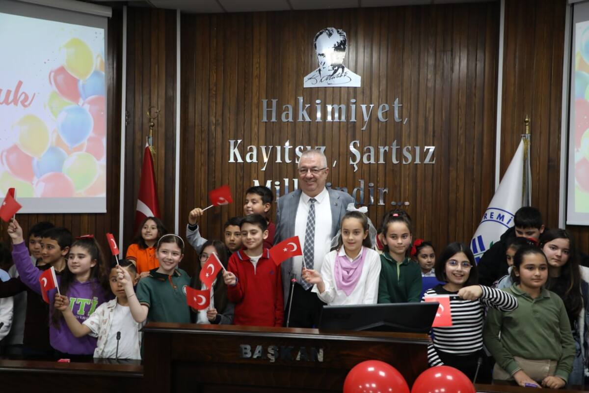 Edremit’te Çocuklar 23 Nisan İçin Meclis Koltuğuna Oturdu