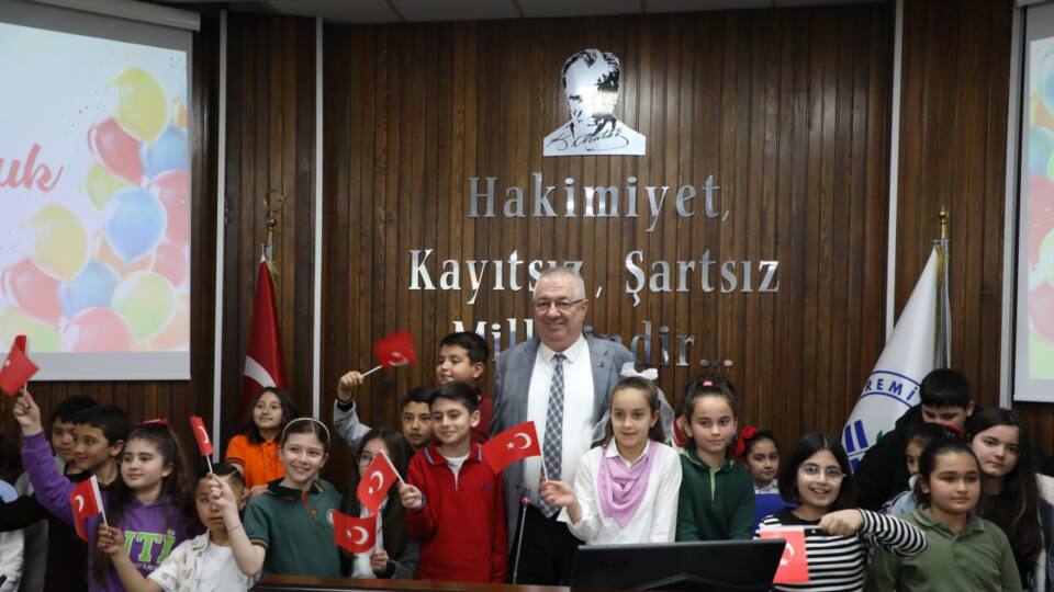 Edremit’te Çocuklar 23 Nisan İçin Meclis Koltuğuna Oturdu