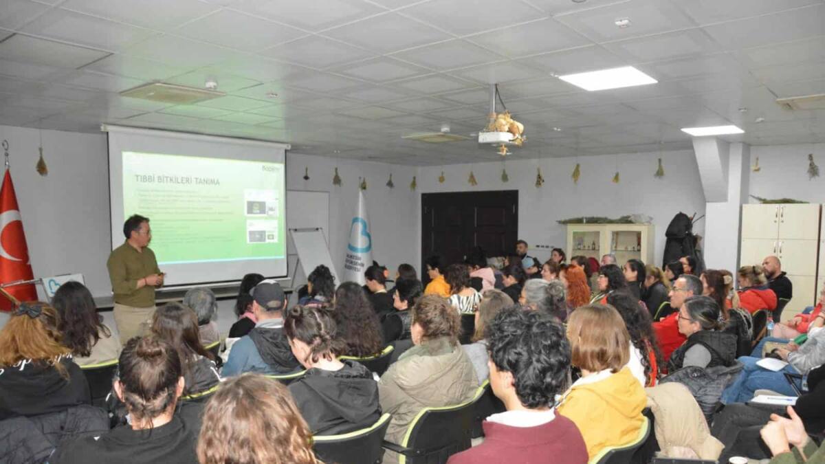 Balıkesir'de Tıbbi ve Aromatik Bitkiler Eğitimi Kursu 80 Katılımcı ile Başarıyla Sonuçlandı