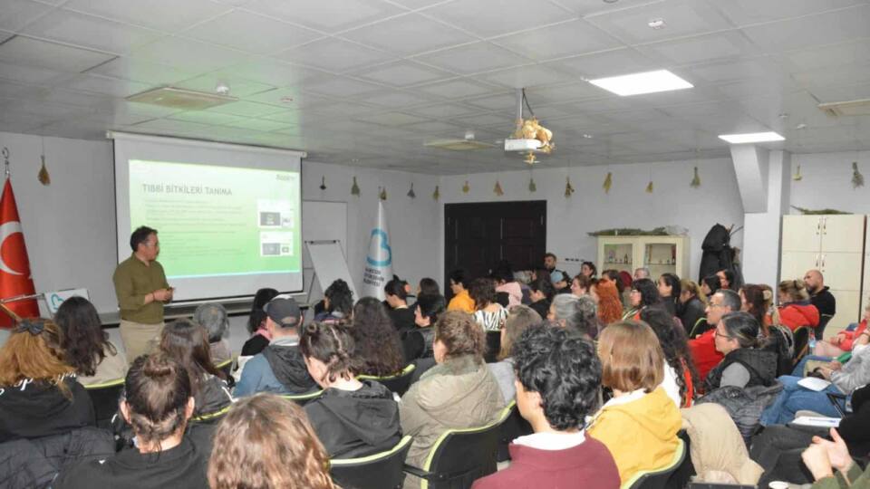 Balıkesir'de Tıbbi ve Aromatik Bitkiler Eğitimi Kursu 80 Katılımcı ile Başarıyla Sonuçlandı