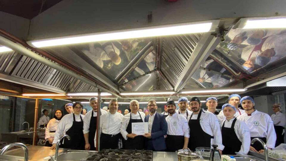 Balıkesir Üniversitesi'nde Yerel Lezzetler ve Sıfır Atık Odaklı Gastronomi Eğitimi Gerçekleştirildi