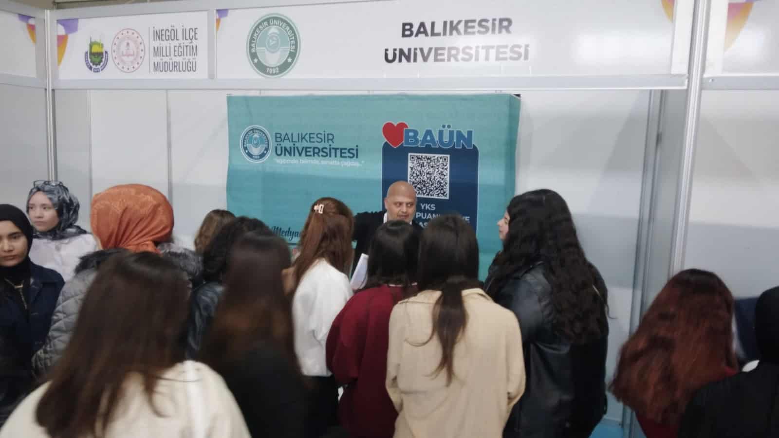Balıkesir Üniversitesi, İnegöl'deki Üniversite ve Meslek Tanıtım Günlerinde Eğitim Olanaklarını Tanıttı