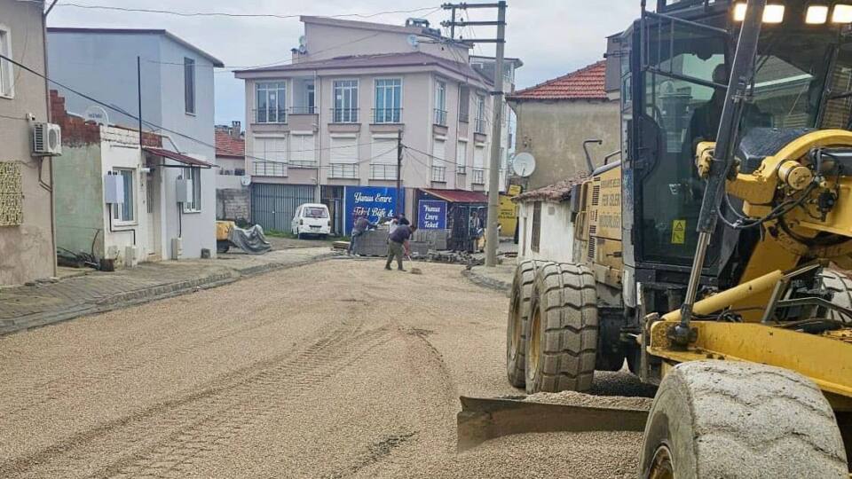 Burhaniye Belediyesi Fen İşleri Müdürlüğü İlçe Genelinde Çalışmalarını Sürdürüyor