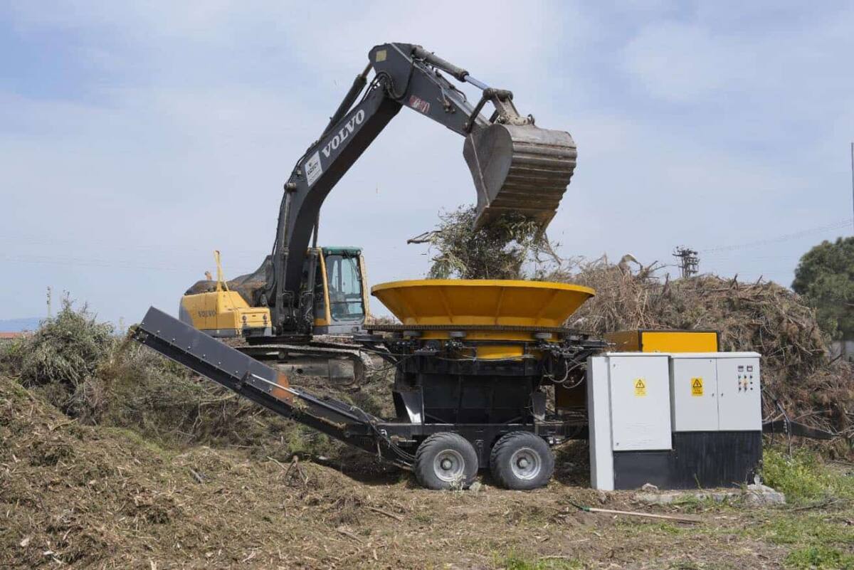Burhaniye Belediyesi, Dal ve Bahçe Atıklarını Ekonomiye Kazandırıyor