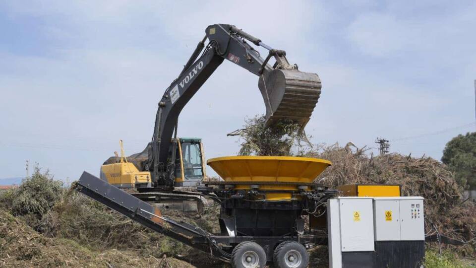 Burhaniye Belediyesi, Dal ve Bahçe Atıklarını Ekonomiye Kazandırıyor