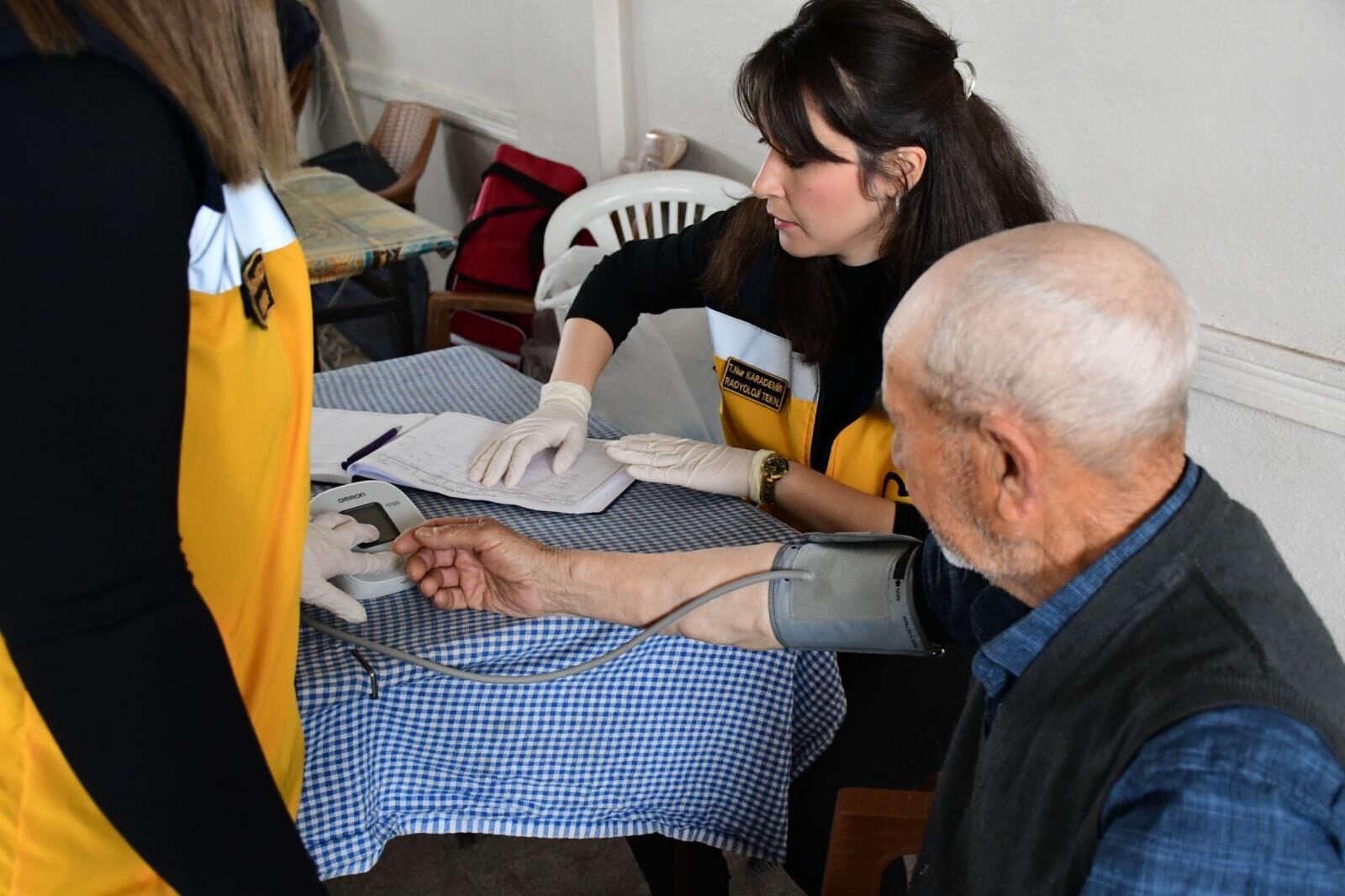 Balıkesir’de Yaşlı ve Engellilere Evde Bakım ile Yakın Berber Hizmetleri Artarak Sürüyor