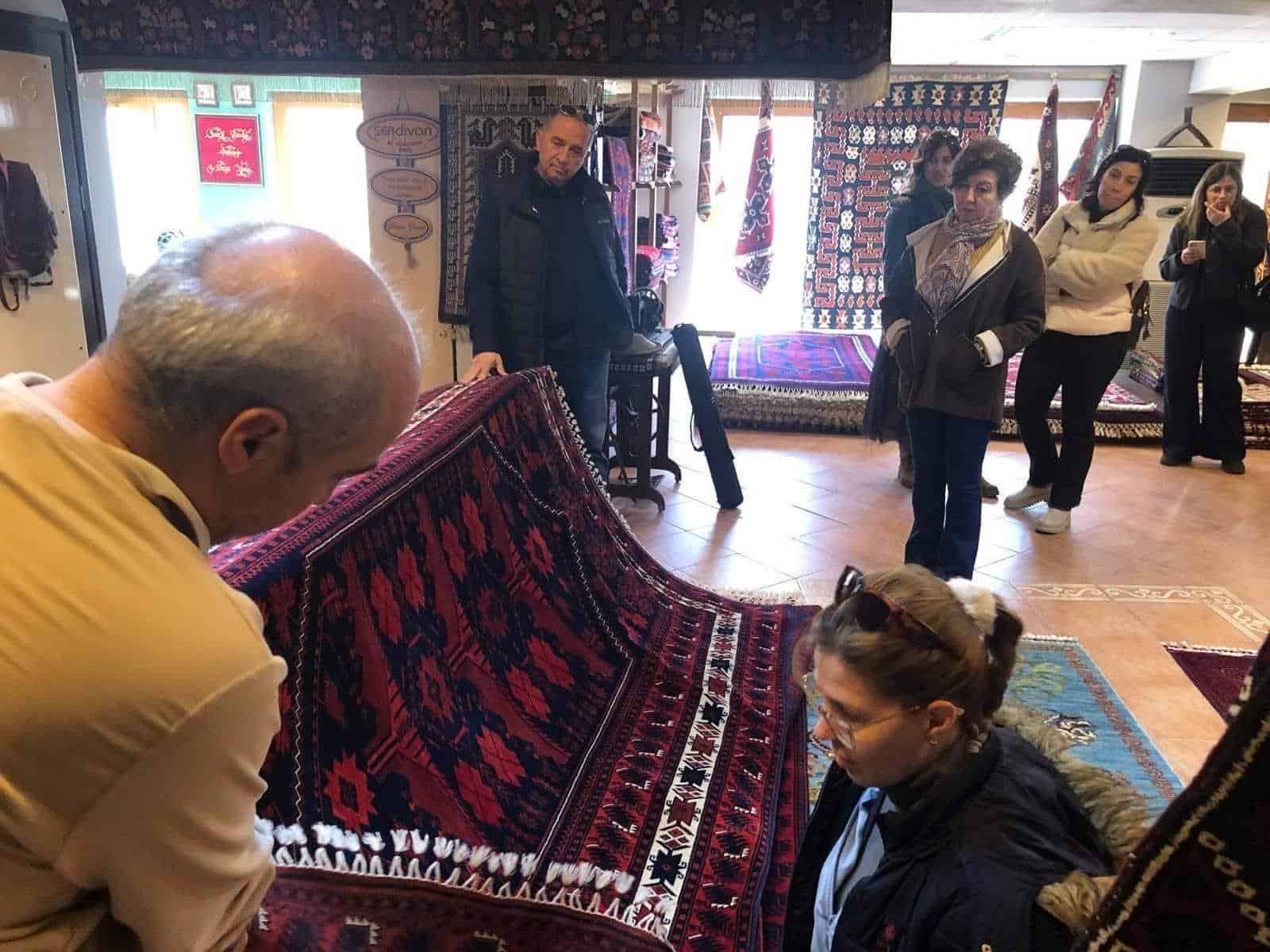 Balıkesir’de Halı ve Kilim Motiflerinin Anlamları Akademik Programda Açıklandı