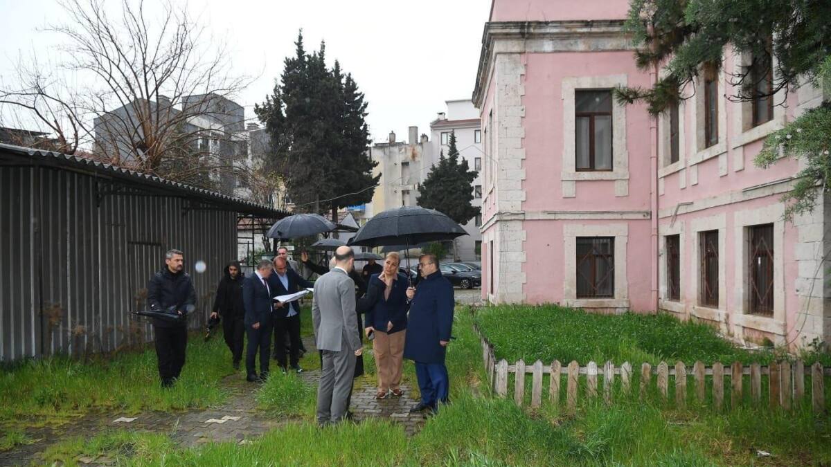 Vali İsmail Ustaoğlu, Tarihi Eğitim Yapısındaki Restorasyon Çalışmalarını Yerinde İnceledi