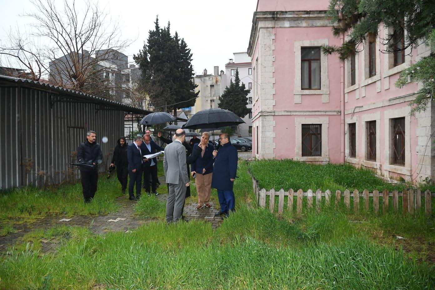 Vali İsmail Ustaoğlu, Tarihi Eğitim Yapısındaki Restorasyon Çalışmalarını Yerinde İnceledi