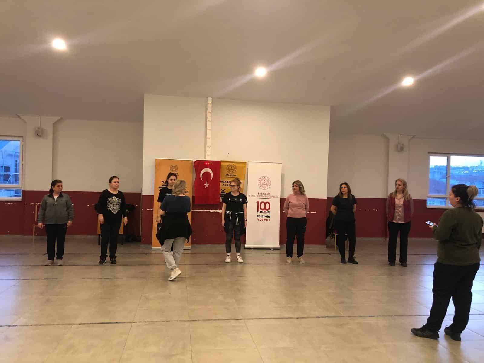 Balıkesir'de 'Toplu Güvende' Zeybek Atölyesiyle Kültürel Miras Yaşatılıyor