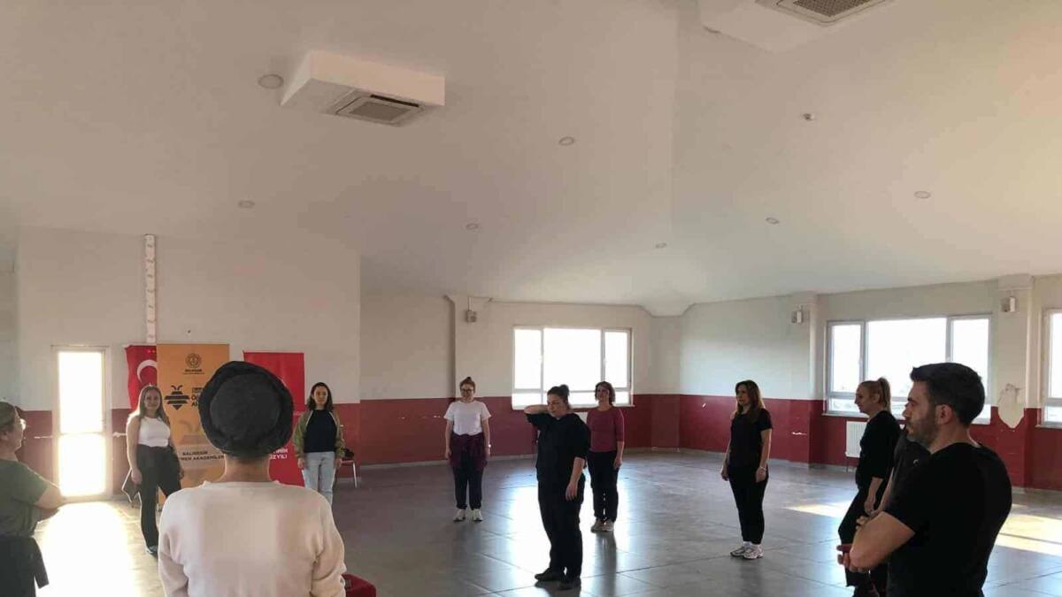 Balıkesir'de Halk Oyunları Akademisi İlk Dersini Başarıyla Gerçekleştirdi