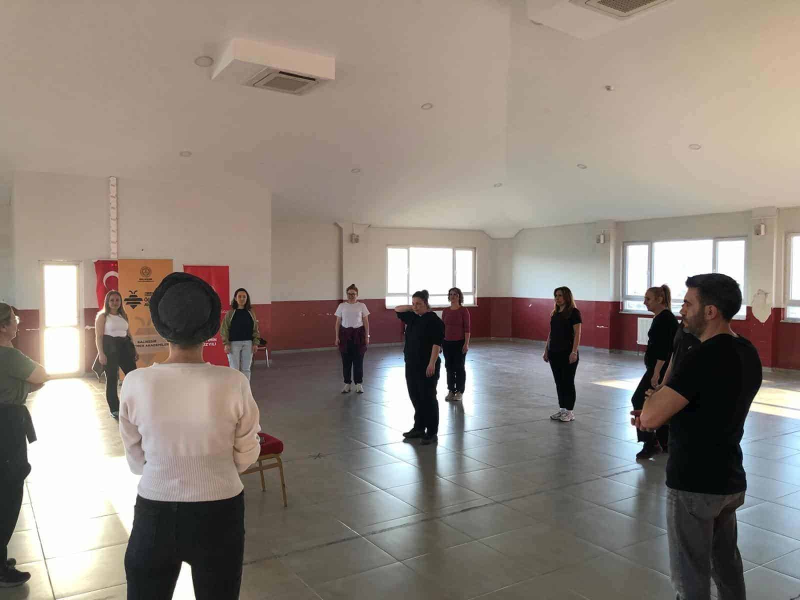 Balıkesir'de Halk Oyunları Akademisi İlk Dersini Başarıyla Gerçekleştirdi